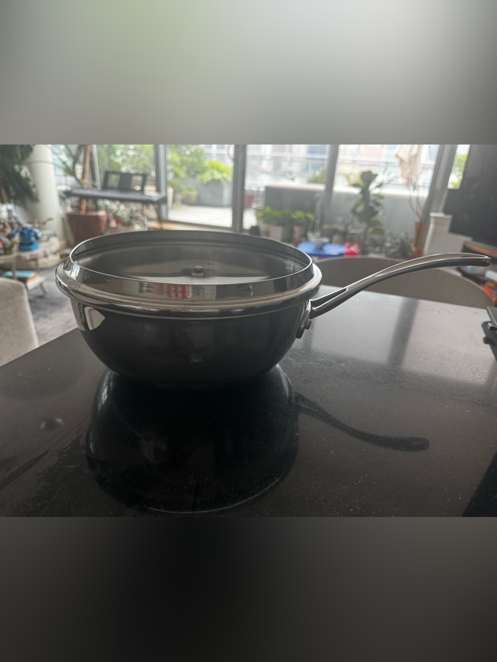 Calphalon 3Qt Sauce Pan with Long Handle with lid